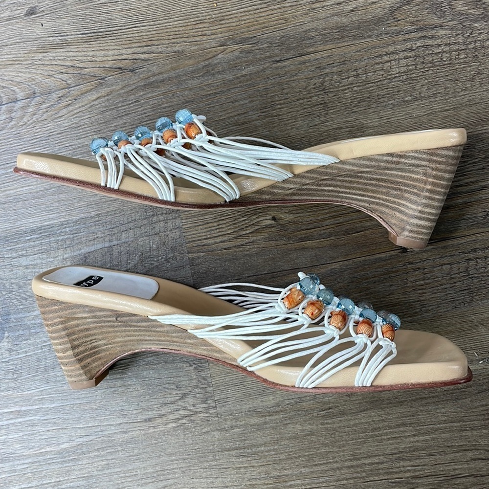 Hype Women’s Cream Tan Beaded Wedge Open Toe Sandal, size 9